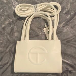 Brand new, small, authentic white Telfar bag
Delivery Baltimore only
